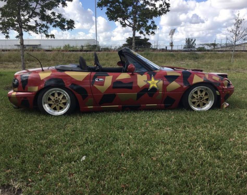 Illustration for article titled At $2,500, Is This Custom 1992 Mazda MX-5 Miata a Book You Don’t Judge by its Cover?